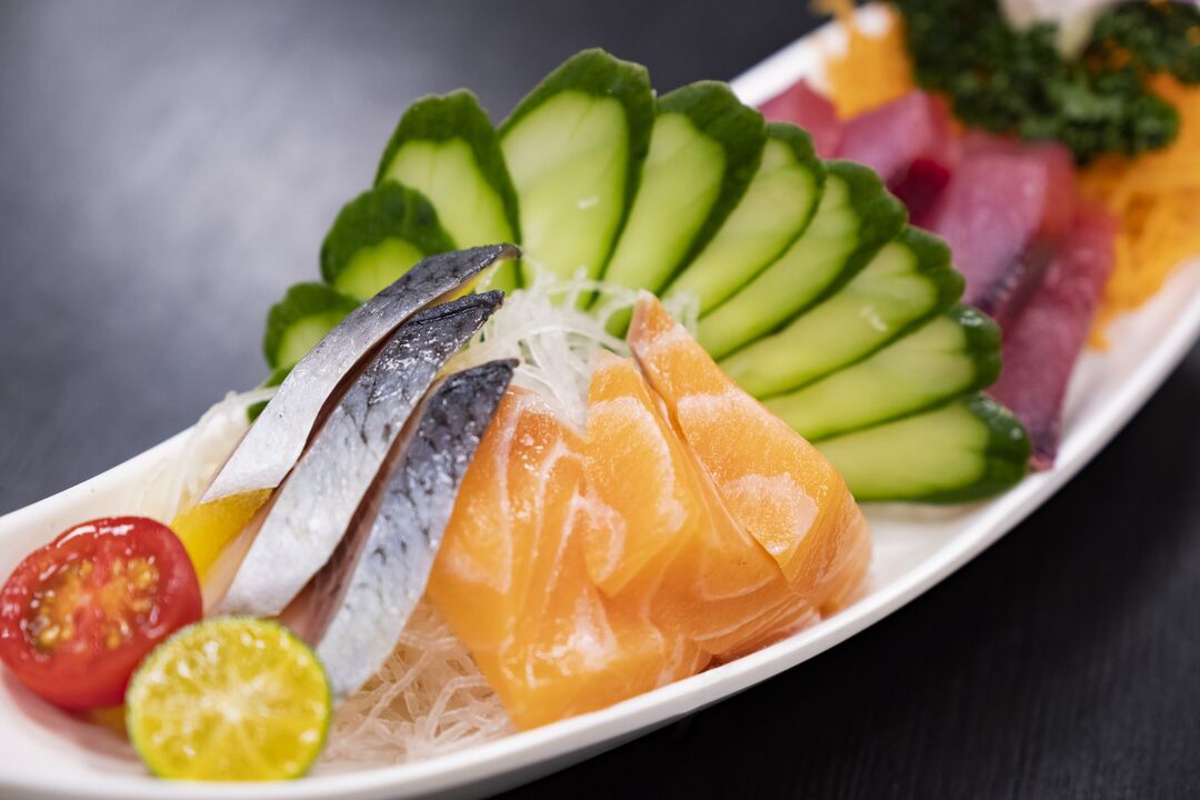 Ryby a zelenina jsou zdravou součástí keto diety s nízkým obsahem sacharidů