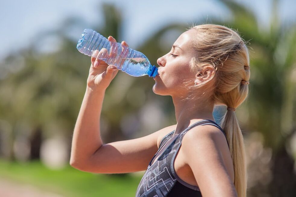 Pít dostatek vody pro boj s obezitou