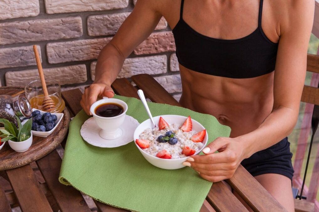 Zdravá snídaně s kontrolou kalorií pro hubnutí